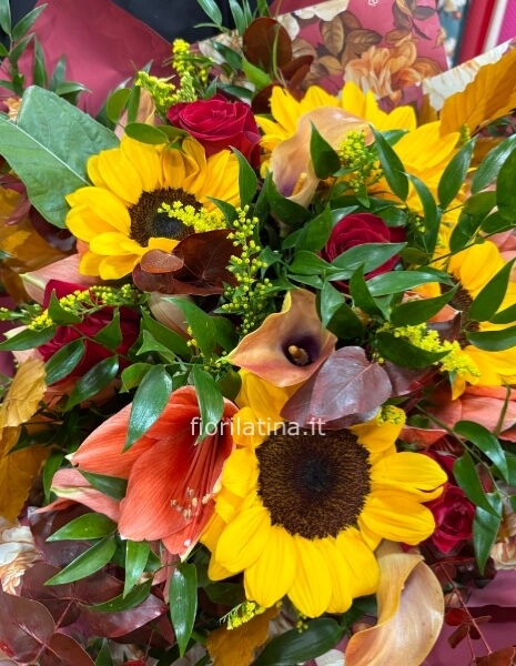 Bouquet di fiori misti autunnali caldi